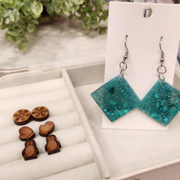 Winter Themed Earrings - Picture 3 of 6